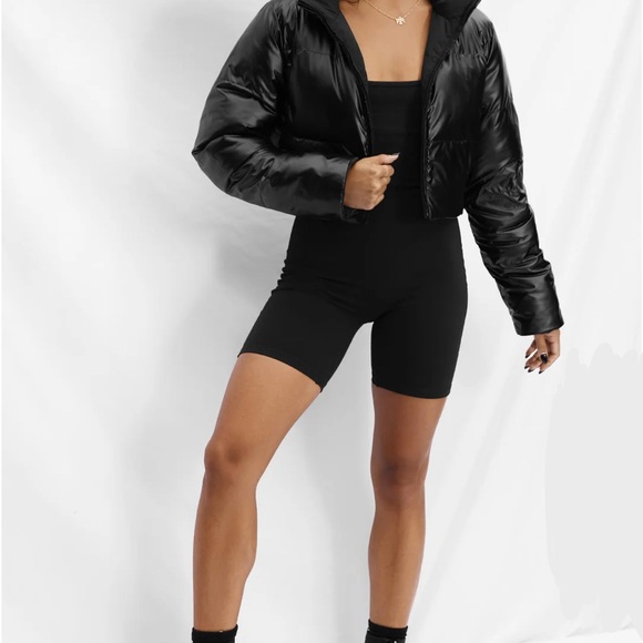 All Things Golden THE VEGAN PUFF™ REVERSIBLE CROP JACKET - PATENT/BLACK - Picture 5 of 13